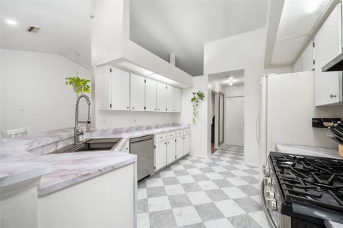 House in Gainesville, Florida 3 bedrooms, 154.96 sq.m. № 2283460 - photo 9