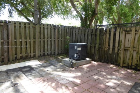 Townhouse in Homestead, Florida 3 bedrooms, 147.16 sq.m. № 1842419 - photo 17
