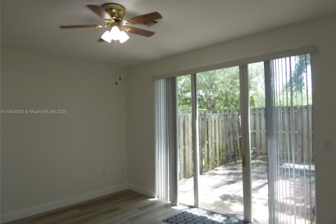 Townhouse in Homestead, Florida 3 bedrooms, 147.16 sq.m. № 1842419 - photo 5
