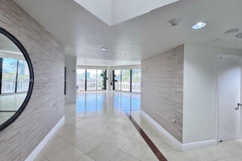 Кондоминиум с 3 спальнями в Авентура, Флорида № 2047681