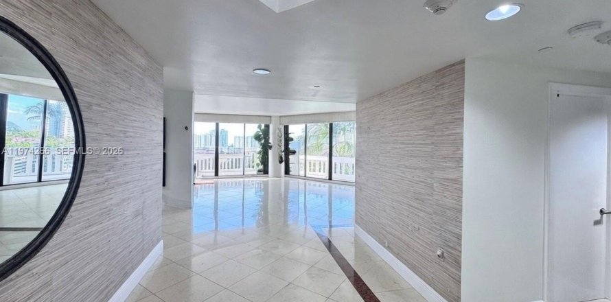 Кондоминиум с 3 спальнями в Авентура, Флорида № 2047681