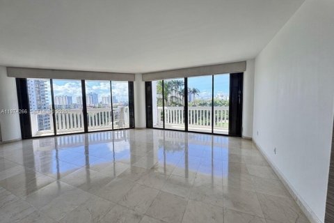 Купить кондоминиум в Авентура, Флорида 3 спальни, 189.52м2, № 2047681 - фото 2