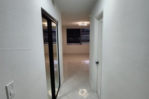 Condo in Miami, Florida, 2 bedrooms  № 1941311 - photo 21