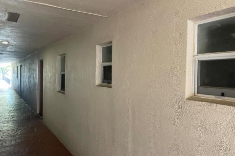 Снять в аренду кондоминиум в Палм Спрингс, Флорида 2 спальни, 89м2, № 1187250 - фото 1