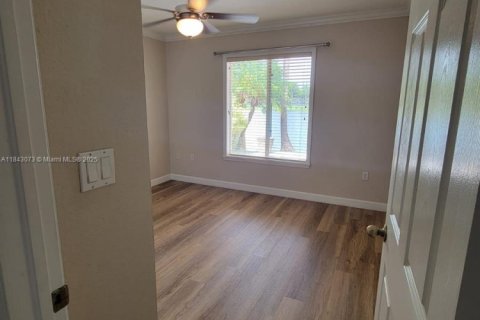 House in Cutler Bay, Florida 3 bedrooms, 191.56 sq.m. № 1836584 - photo 6