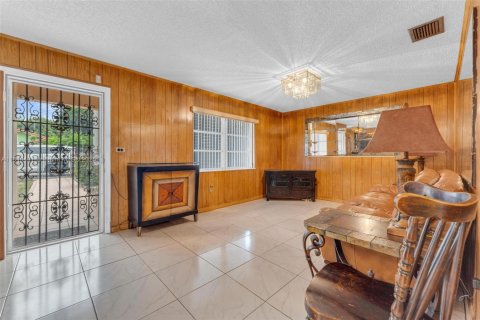 House in Miami, Florida 4 bedrooms, 116.59 sq.m. № 1857477 - photo 6