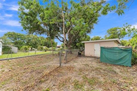 House in Miami, Florida 4 bedrooms, 116.59 sq.m. № 1857477 - photo 22