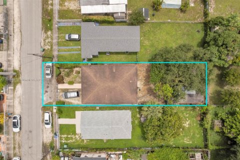House in Miami, Florida 4 bedrooms, 116.59 sq.m. № 1857477 - photo 20