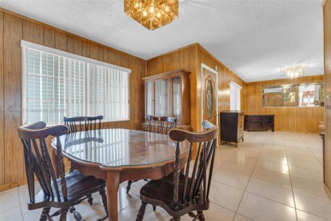 House in Miami, Florida 4 bedrooms, 116.59 sq.m. № 1857477 - photo 3