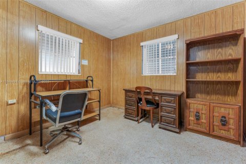 House in Miami, Florida 4 bedrooms, 116.59 sq.m. № 1857477 - photo 16