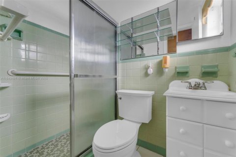 House in Miami, Florida 4 bedrooms, 116.59 sq.m. № 1857477 - photo 18