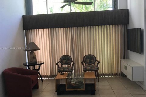 Touwnhouse à vendre à Miami, Floride: 2 chambres, 159.42 m2 № 1839614 - photo 1