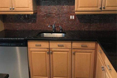 Touwnhouse à vendre à Miami, Floride: 2 chambres, 159.42 m2 № 1839614 - photo 2