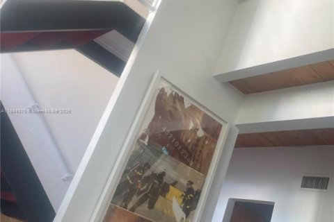 Touwnhouse à vendre à Miami, Floride: 2 chambres, 159.42 m2 № 1839614 - photo 16