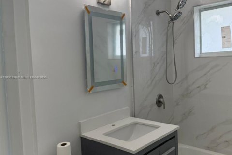 House in Miami, Florida 4 bedrooms, 92.34 sq.m. № 1809211 - photo 10