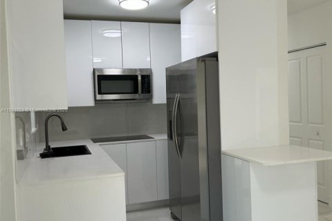 House in Miami, Florida 4 bedrooms, 92.34 sq.m. № 1809211 - photo 14