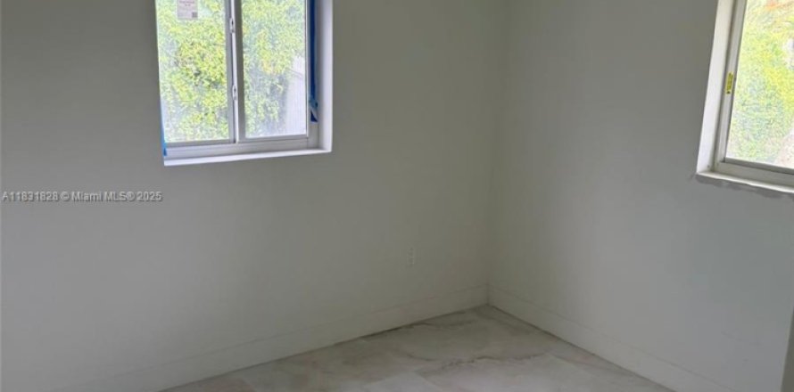 House in Miami, Florida 4 bedrooms, 92.34 sq.m. № 1809211