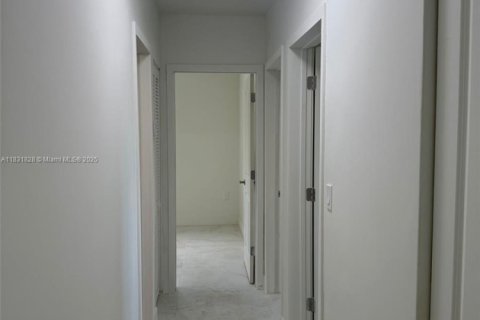 House in Miami, Florida 4 bedrooms, 92.34 sq.m. № 1809211 - photo 9