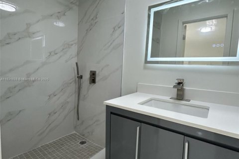 House in Miami, Florida 4 bedrooms, 92.34 sq.m. № 1809211 - photo 12