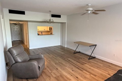 Condo in Saint Petersburg, Florida, 1 bedroom  № 1876937 - photo 4