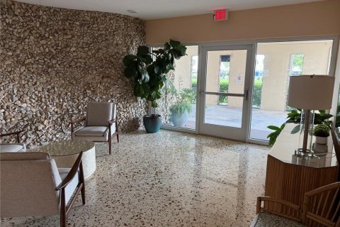 Condo in Saint Petersburg, Florida, 1 bedroom  № 1876937 - photo 11