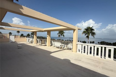 Condo in Saint Petersburg, Florida, 1 bedroom  № 1876937 - photo 13