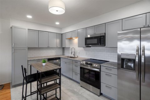 Condo in Saint Petersburg, Florida, 1 bedroom  № 1775687 - photo 8