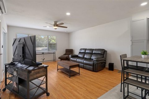 Condo in Saint Petersburg, Florida, 1 bedroom  № 1775687 - photo 3