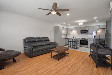 Condo in Saint Petersburg, Florida, 1 bedroom  № 1775687 - photo 5