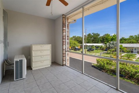 Condo in Saint Petersburg, Florida, 1 bedroom  № 1775687 - photo 18