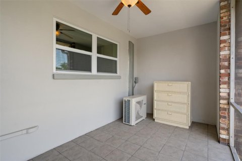 Condo in Saint Petersburg, Florida, 1 bedroom  № 1775687 - photo 12
