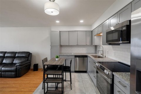 Condo in Saint Petersburg, Florida, 1 bedroom  № 1775687 - photo 9