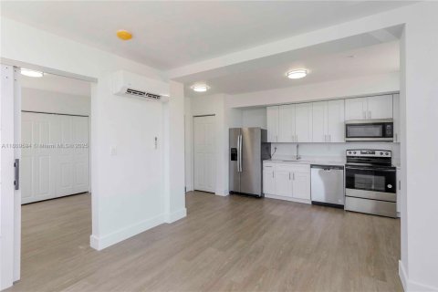 Снять в аренду квартиру в Майами, Флорида 1 спальня, 46.45м2, № 1958208 - фото 1