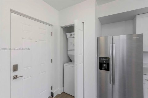 Снять в аренду квартиру в Майами, Флорида 1 спальня, 46.45м2, № 1958208 - фото 6