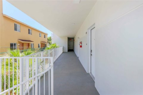 Снять в аренду квартиру в Майами, Флорида 1 спальня, 46.45м2, № 1958208 - фото 8