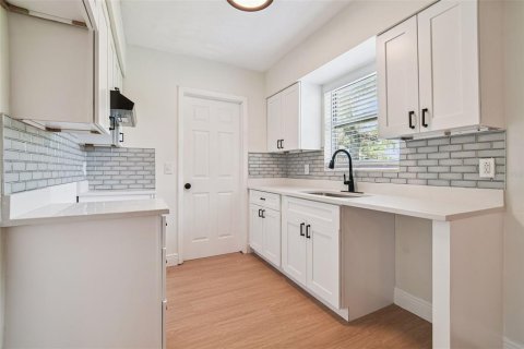 House in Tampa, Florida 3 bedrooms, 85.93 sq.m. № 1873477 - photo 6