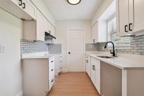 House in Tampa, Florida 3 bedrooms, 85.93 sq.m. № 1873477 - photo 7