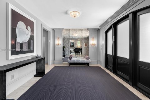House in Miami Beach, Florida 7 bedrooms, 653.47 sq.m. № 1269794 - photo 9
