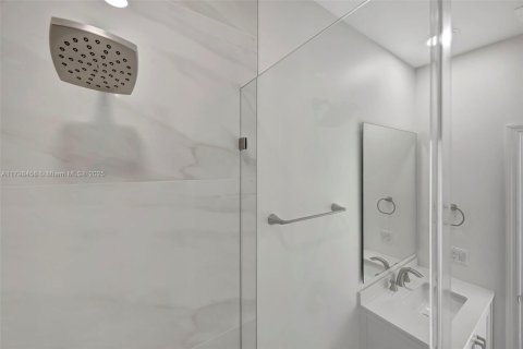 House in Miami, Florida 4 bedrooms, 304.07 sq.m. № 1762491 - photo 24
