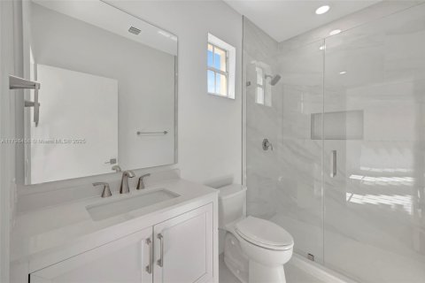 House in Miami, Florida 4 bedrooms, 304.07 sq.m. № 1762491 - photo 26