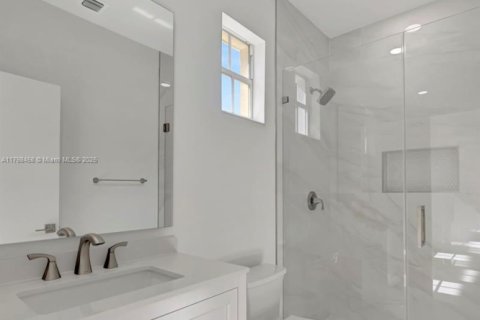 House in Miami, Florida 4 bedrooms, 304.07 sq.m. № 1762491 - photo 27