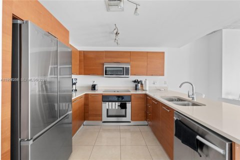 Condo in Miami, Florida, 2 bedrooms  № 2087827 - photo 4