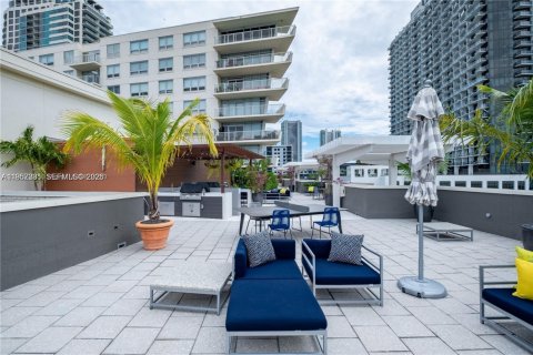 Condo in Miami, Florida, 2 bedrooms  № 2087827 - photo 19