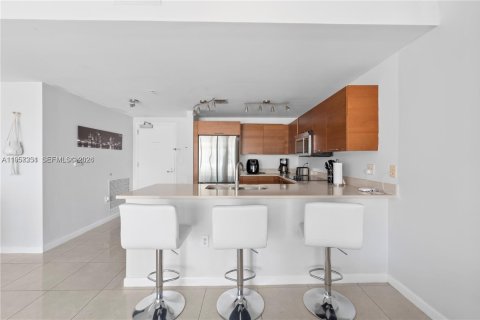 Condo in Miami, Florida, 2 bedrooms  № 2087827 - photo 2