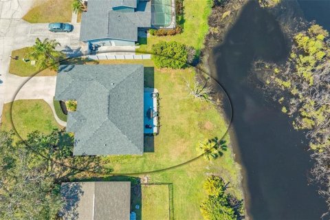 House in Sarasota, Florida 3 bedrooms, 146.6 sq.m. № 2152308 - photo 9