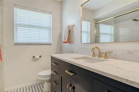 House in Sarasota, Florida 3 bedrooms, 146.6 sq.m. № 2152308 - photo 2