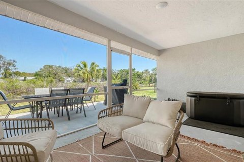 House in Sarasota, Florida 3 bedrooms, 146.6 sq.m. № 2152308 - photo 4