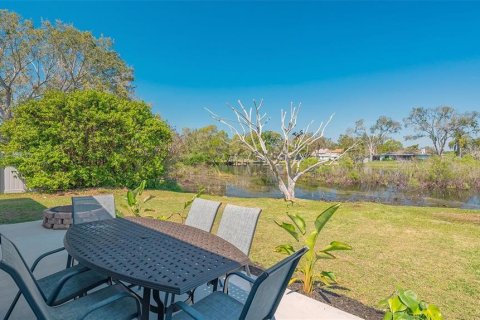 House in Sarasota, Florida 3 bedrooms, 146.6 sq.m. № 2152308 - photo 6