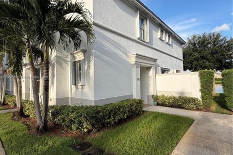 Touwnhouse à Miramar, Floride 4 chambres, 145.86 m2 № 2389746