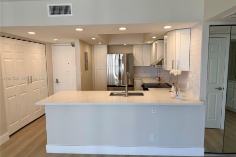 Condominio en venta en Aventura, Florida, 2 dormitorios, 121.98 m2 № 2011268 - foto 2